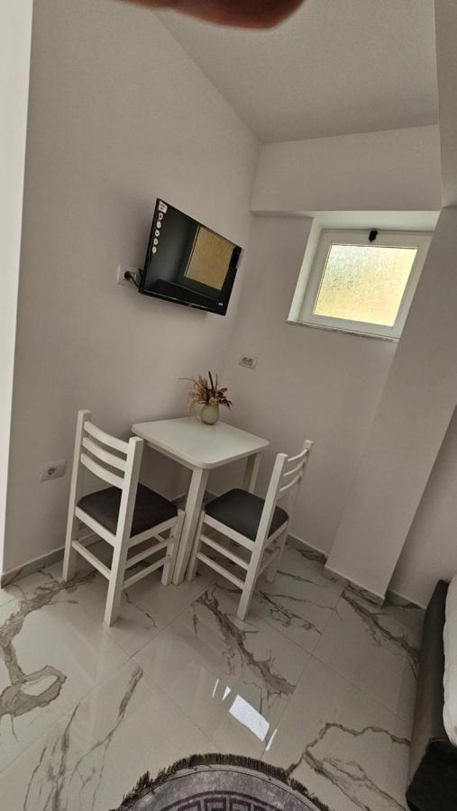 Ulliri Apartment Tirana Bagian luar foto
